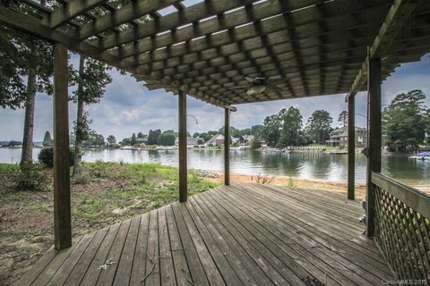 8096 Waterford Drive sold home in King Cove, Stanley, NC