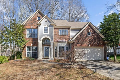 717 Meadow Lake Drive sold home in Matthews Estates, Matthews, NC
