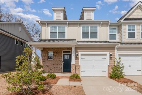 2032 Bexar Trail sold home in The Townhomes at McKee Glen, Matthews, NC