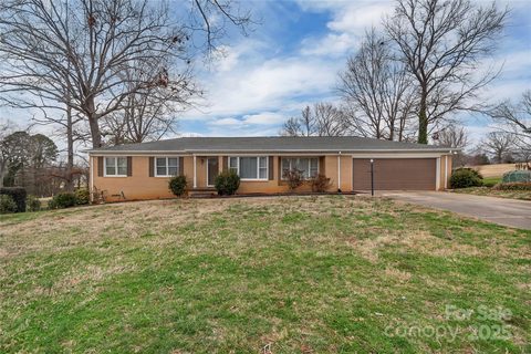 107 Pinelake Drive