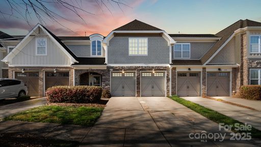 8534 Loxton Circle