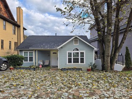 316 Frazier Avenue active home in Biddleville, Charlotte, NC