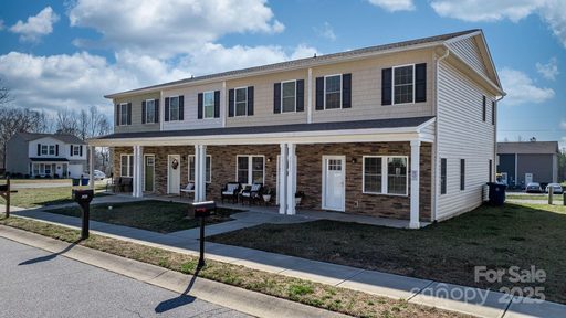 3931 Newhall Drive sold home in Oak Hill, Hickory, NC