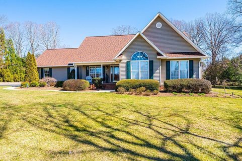 1636 Samaria Lane sold home in St James Vineyard, Conover, NC
