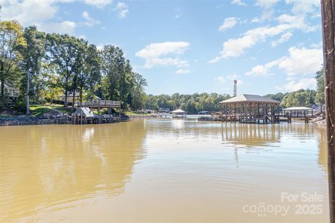 698 Beaten Path Road sold home in Shavenders Bluff, Mooresville, NC