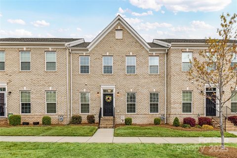 6724 Brighton Park Drive sold townhome in Mint Hill Commons, Mint Hill, NC