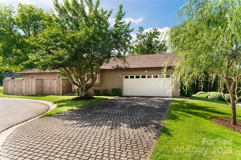 8 Greenbriar Court B sold townhome in Hawthorne, Asheville, NC