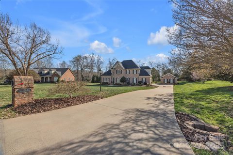 1033 Willow Creek Drive sold home in Fairway Farms, Newton, NC