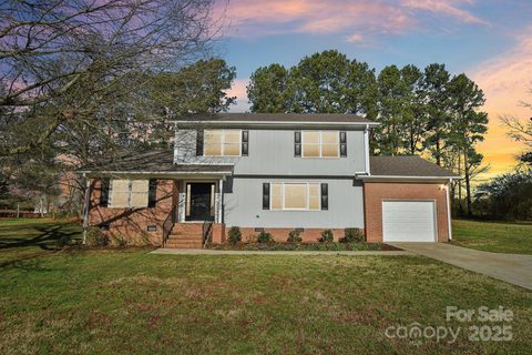 2611 Rolling Hills Drive sold home in Country Club Estates, Monroe, NC