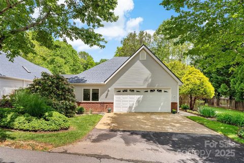 25 Village Parkway sold townhome in Mountainbrook Village, Black Mountain, NC