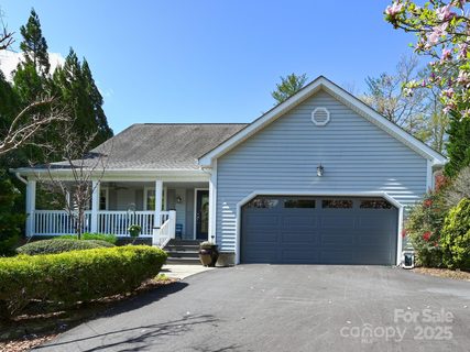 3 Old Applewood Lane sold home in Old Applewood Hollow, Hendersonville, NC