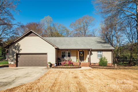 8276 Scarlet Oak Court sold home in The Oaks Estates, Harrisburg, NC