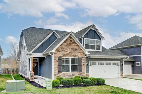 22 Hyde Park Place sold home in Hyde Park, Arden, NC
