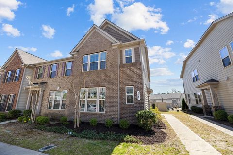 8145 English Clover Lane sold townhome in The Greens, Fort Mill, SC