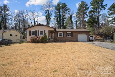 121 Upward Acres Street sold home in Upward Acres, East Flat Rock, NC