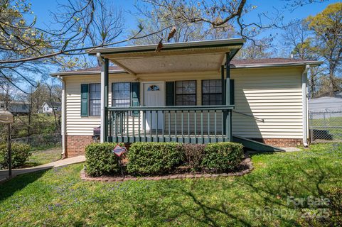 300 Bell Street sold home in Adrian Park, Mount Holly, NC
