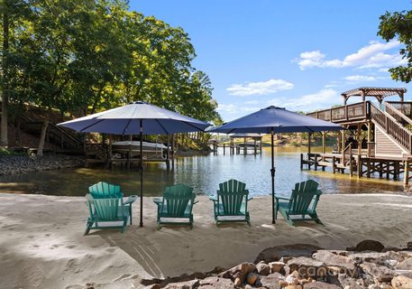 18420 Rosapenny Road sold home in Rosapenny Peninsula, Charlotte, NC