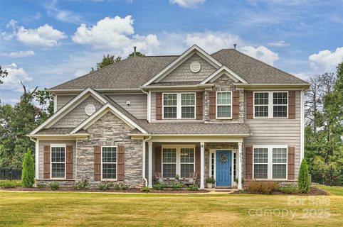 8011 Caliterra Drive sold home in Irongate, Charlotte, NC