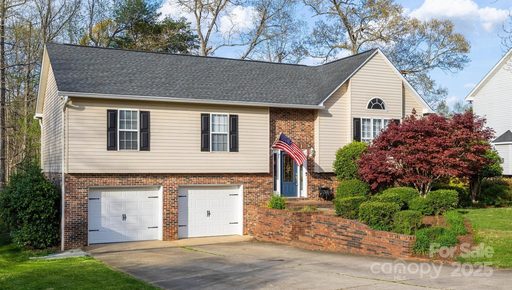 3704 25th Street Place sold home in Hickory Woods, Hickory, NC