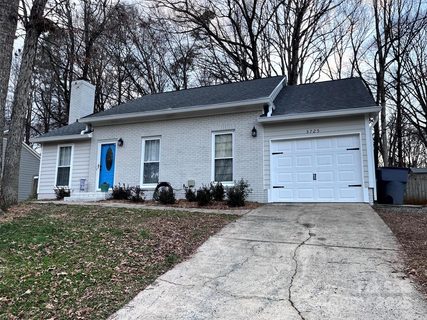 3725 Burntwood Court sold home in Old Oaks, Charlotte, NC
