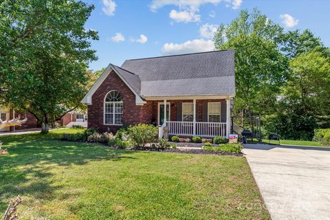 1008 Autumn Lane sold home in Cinnamon Hill, Concord, NC