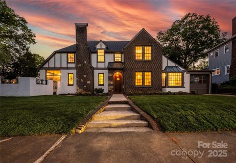 1842 Asheville Place
