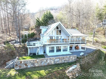 158 Blackberry Lane active home in Maggie Valley Country Club Est, Maggie Valley, NC
