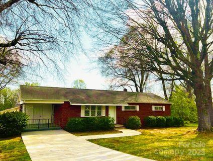 215 E K Street sold home in Brady Acres, Newton, NC