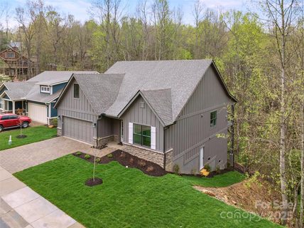 31 Hogans View Circle sold home in Hawks Ridge, Hendersonville, NC