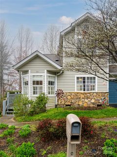 361 Laurel Park Place sold townhome in Laurel Park Place, Hendersonville, NC