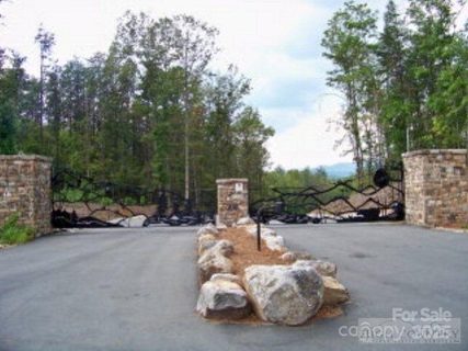 1552 Bear Cliff Drive active home in Bear Cliff, Nebo, NC