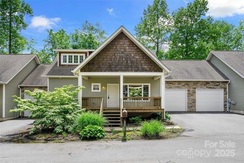Homes in Laurel Court, Black Mountain