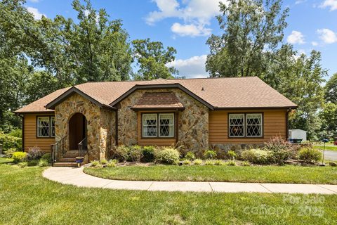 8835 Glencroft Road sold home in Glencroft, Mint Hill, NC