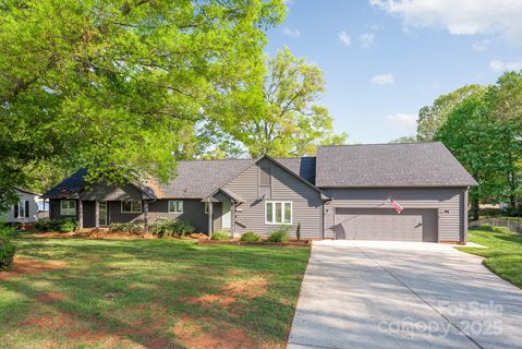 235 Commodore Loop sold home in Commodore Peninsula, Mooresville, NC