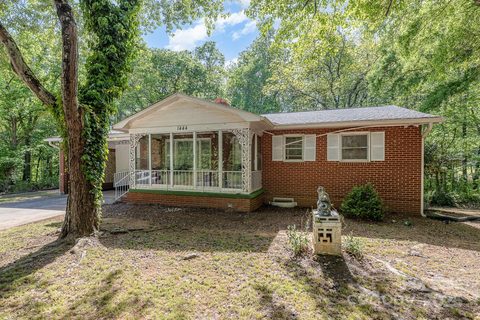 1444 Harris Street sold home in Rolling Hills, Statesville, NC