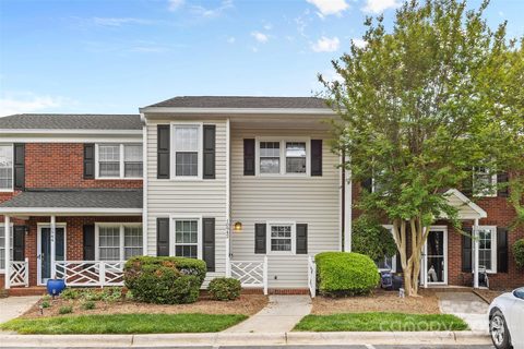 10942 Winterbourne Court sold townhome in Kensington At Raintree, Charlotte, NC