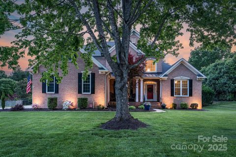 1614 Crestgate Drive sold home in Stonegate, Waxhaw, NC