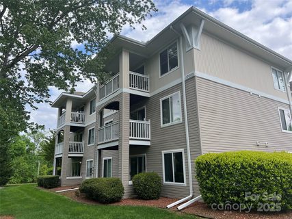 10005 Graduate Lane sold condo in University Terrace North, Charlotte, NC
