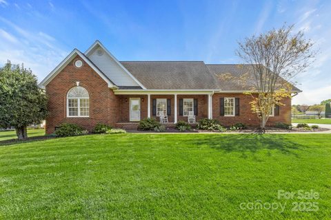 2610 Flagstone Court sold home in Pebble Creek, Shelby, NC