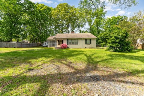 627 Gray Drive sold home in Charcon Heights, Charlotte, NC
