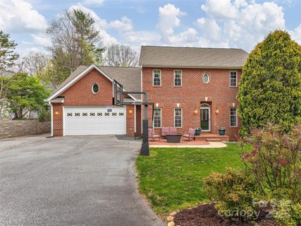 9 Madelyn Lane sold home in Corbran Woods, Fairview, NC