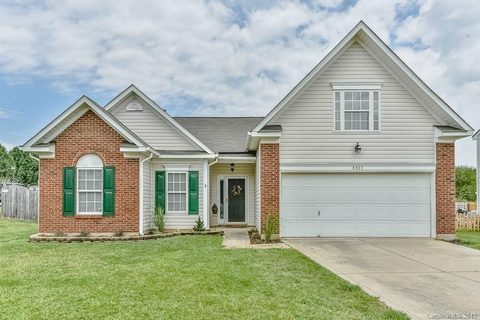 8003 Trotter Road sold home in FOX CHASE, Charlotte, NC