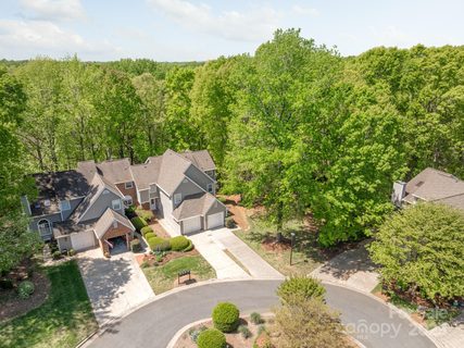 9012 Saint Thomas Lane