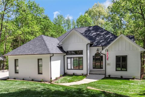 5538 Camelot Drive