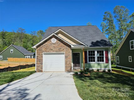 139 Brooks Cove Road pending home in Brooks Cove, Black Mountain, NC