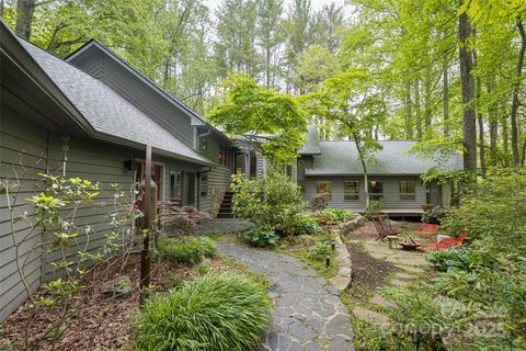 14 Oak Hollow Drive sold home in Oak Hollow, Asheville, NC
