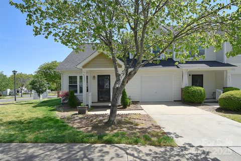 6631 Vlosi Drive sold townhome in Carmel Heights, Charlotte, NC