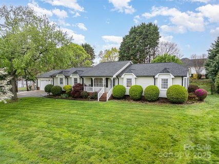 106 S Oakwood Drive