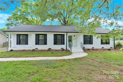 6600 Knightswood Drive active home in Olde Providence, Charlotte, NC