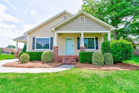 704 E Catawba Street sold home in Cottonwood, Belmont, NC